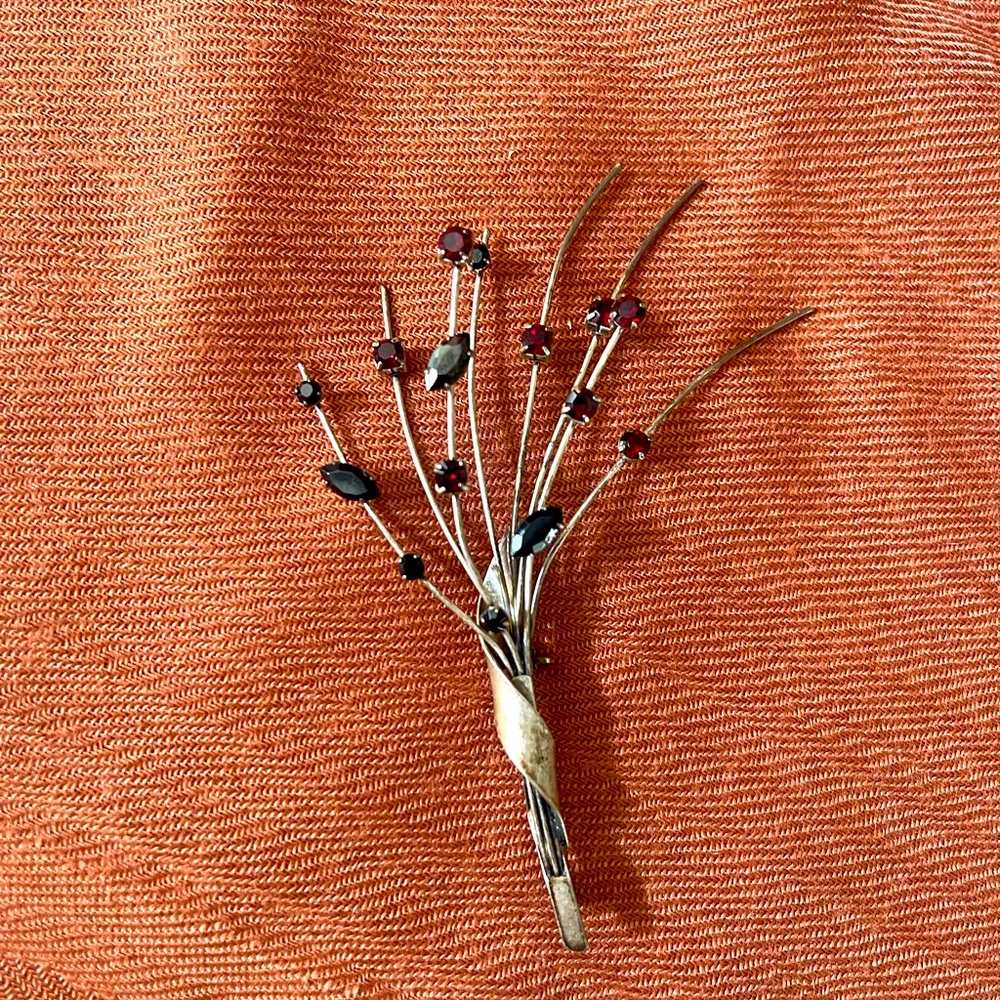 Faceted Red and black Glass Silver
Tone Brooch